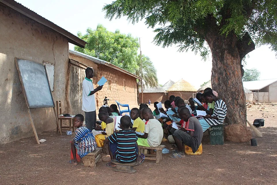 Cours en plein air dans le nord du Ghana